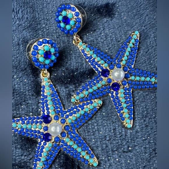 Beautiful blue beachy drop jeweled light weight earrings 💙 - Picture 2 of 12